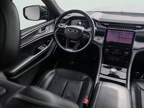 Used 2022 Jeep Grand Cherokee Overland image 30