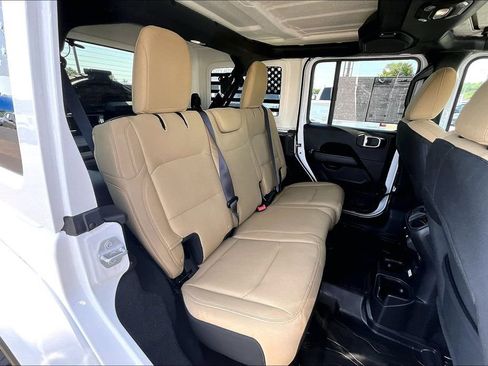 Used 2018 Jeep Wrangler Unlimited Sahara w/ Dual Top Group AWD/4WD image 26