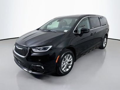 Used 2026 Chrysler Pacifica Select