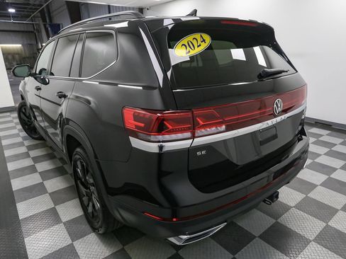 Used 2024 Volkswagen Atlas SE w/ Black Wheel Package image 11