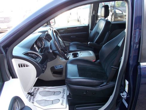 Used 2017 Dodge Grand Caravan SXT image 10