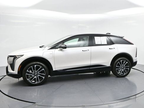 Certified 2025 Cadillac Optiq Sport 1 AWD/4WD image 4