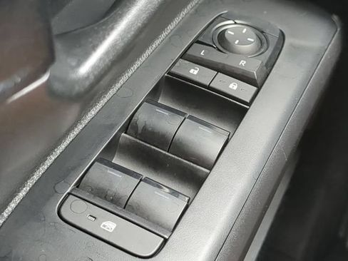 Used 2025 Toyota Tacoma SR5 AWD/4WD image 22