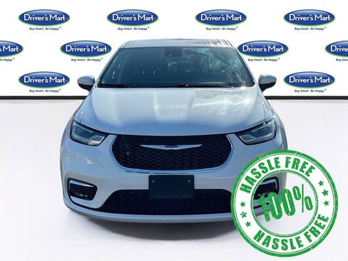 Used 2023 Chrysler Pacifica Touring-L FWD image 2