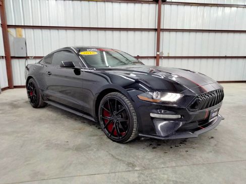 Used 2018 Ford Mustang Coupe image 3