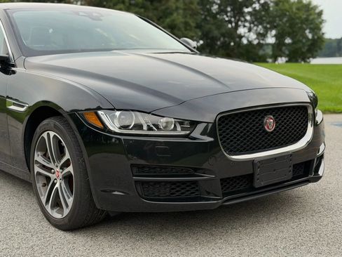 Used 2017 Jaguar XE Premium AWD/4WD image 18