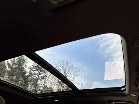 Used 2024 GMC Yukon AT4 image 9