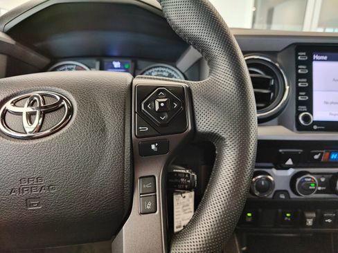 Used 2022 Toyota Tacoma TRD Off-Road w/ TRD Premium Off Road Package AWD/4WD image 16
