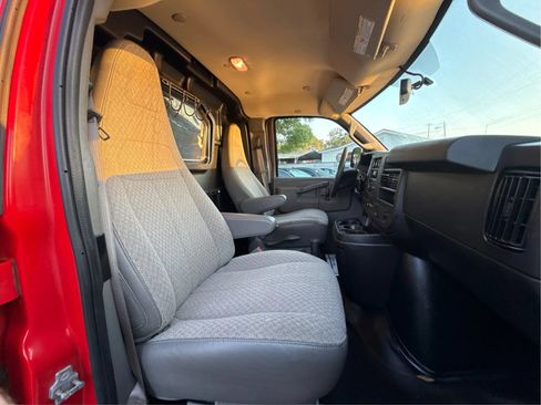 Used 2019 GMC Savana 2500 Extended w/ Driver Convenience Package RWD image 10