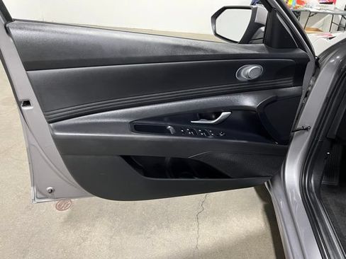Used 2025 Hyundai Elantra SEL FWD image 25