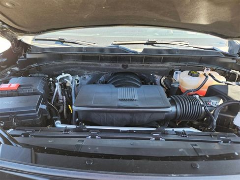 Used 2025 Chevrolet Suburban Z71 image 23