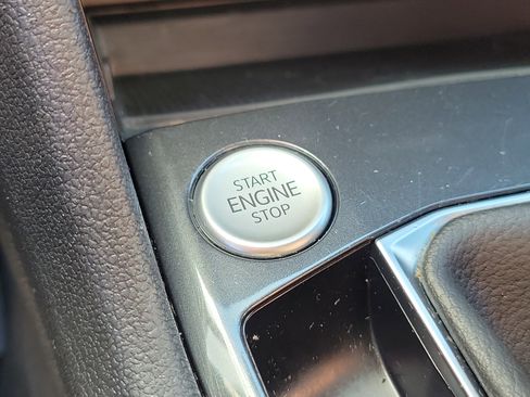 Used 2023 Volkswagen Tiguan SE R-Line image 29