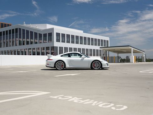 Used 2015 Porsche 911 GT3 RWD image 41