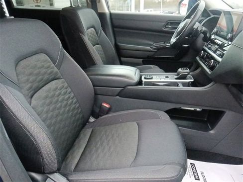 Used 2024 Nissan Pathfinder SV image 30