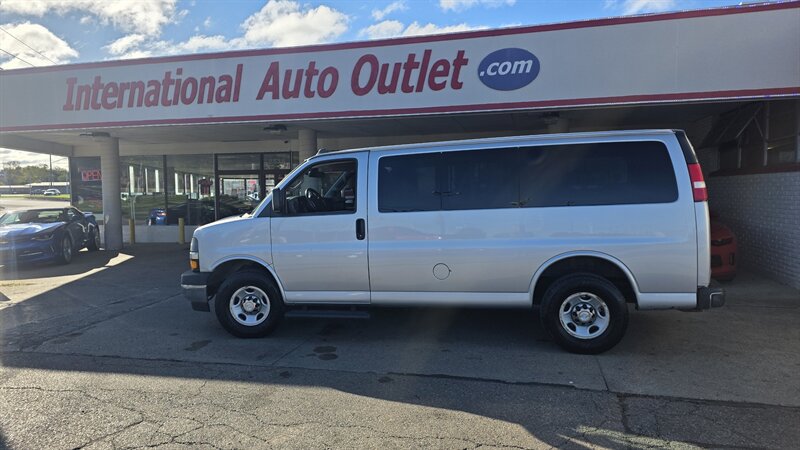 Used 2019 Chevrolet Express 3500 LT w/ LT Preferred Equipment Group RWD image 1