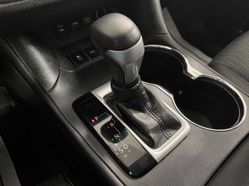 Used 2019 Toyota Highlander Plus AWD/4WD image 28