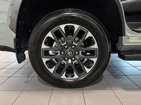 Used 2025 Toyota Sequoia Limited w/ Tow Technology Package AWD/4WD image 9