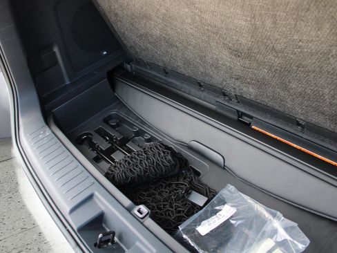 Used 2023 Toyota Highlander Limited FWD image 17
