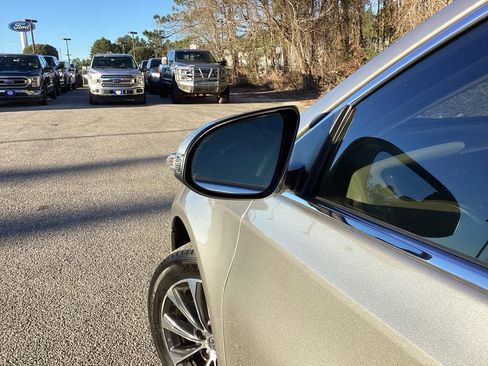 Used 2018 Toyota Avalon XLE image 19