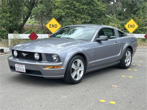 Used 2006 Ford Mustang GT RWD image 3