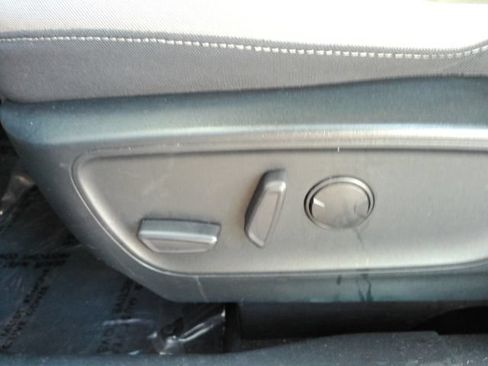 Used 2020 Ford Escape SE FWD image 9