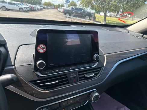Used 2025 Nissan Altima 2.5 SV FWD image 27