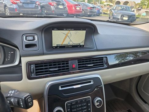 Used 2016 Volvo XC70 T5 Premier w/ Proximity Package AWD/4WD image 13