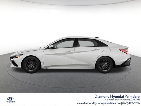 Certified 2024 Hyundai Elantra SEL FWD image 3