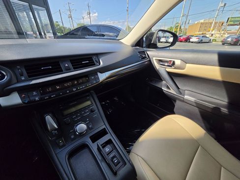 Used 2014 Lexus CT 200h FWD image 30