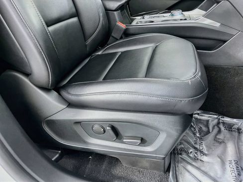 Used 2020 Ford Explorer XLT w/ Equipment Group 202A AWD/4WD image 28