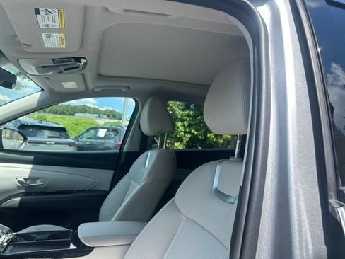 Certified 2025 Hyundai Tucson Limited AWD/4WD image 12