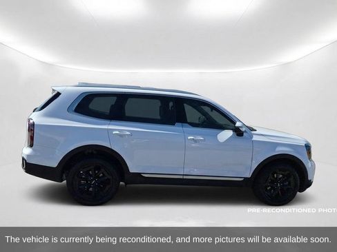 Used 2025 Kia Telluride EX w/ EX Captain's Chair Package FWD image 4