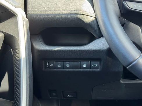 Used 2022 Toyota RAV4 XLE Premium AWD/4WD image 33