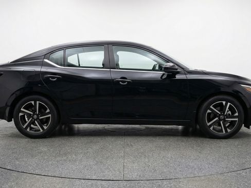 Used 2025 Nissan Sentra SV FWD image 11