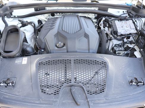 Certified 2026 Porsche Macan AWD/4WD image 29