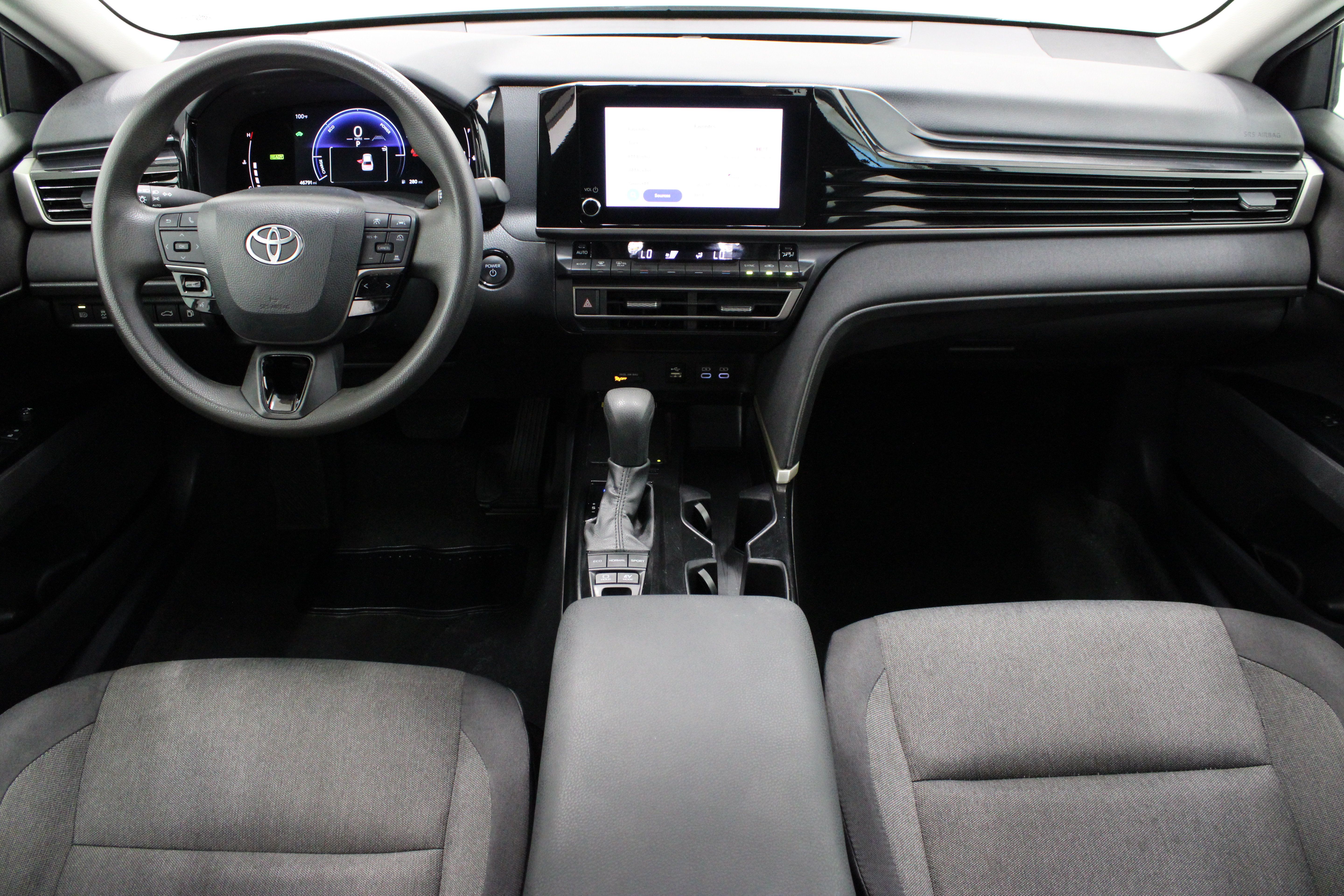 Used 2025 Toyota Camry LE FWD image 28