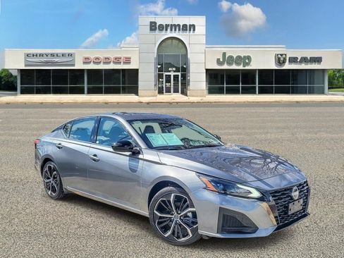 Used 2024 Nissan Altima 2.5 SR image 1