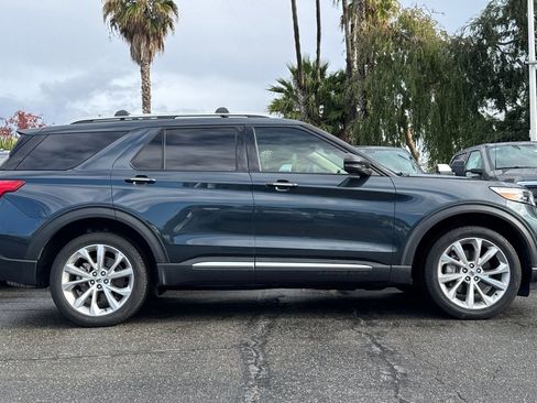 Certified 2022 Ford Explorer Platinum w/ Technology Package image 3