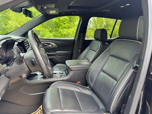 Used 2023 Chevrolet Traverse Premier w/ Redline Edition AWD/4WD image 10