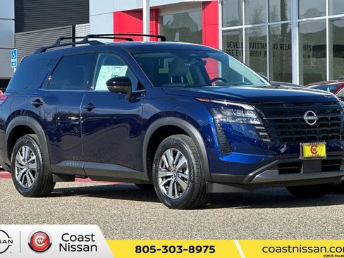 New 2026 Nissan Pathfinder SL image 1