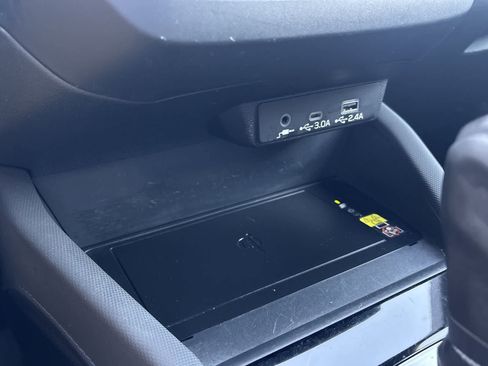 Used 2025 Subaru Forester Limited image 39