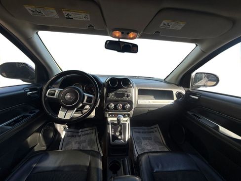 Used 2017 Jeep Compass Latitude image 21