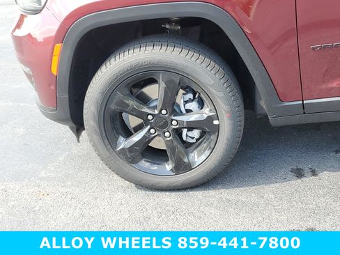 New 2025 Jeep Grand Cherokee L Limited w/ Luxury Tech Group II image 9