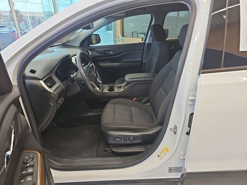 Used 2021 GMC Acadia SLE w/ Driver Convenience Package image 11