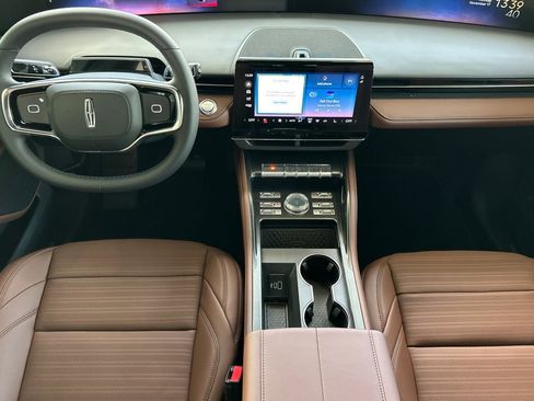 New 2026 Lincoln Nautilus Reserve image 12