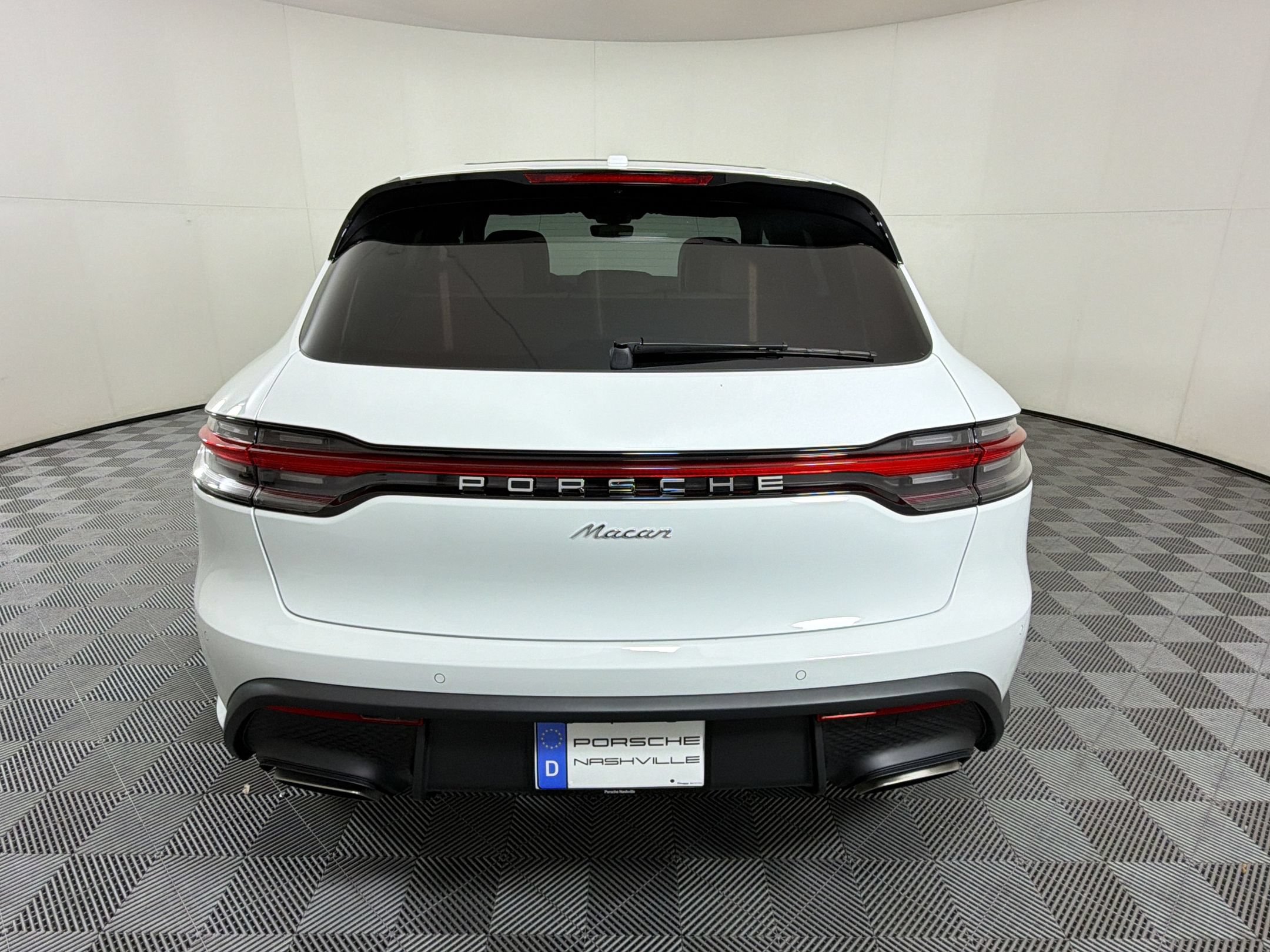 Used 2026 Porsche Macan AWD/4WD image 11