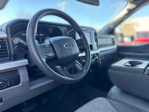 Used 2025 Ford F250 XLT image 2