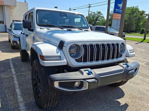 Used 2024 Jeep Wrangler Unlimited Sahara AWD/4WD image 3
