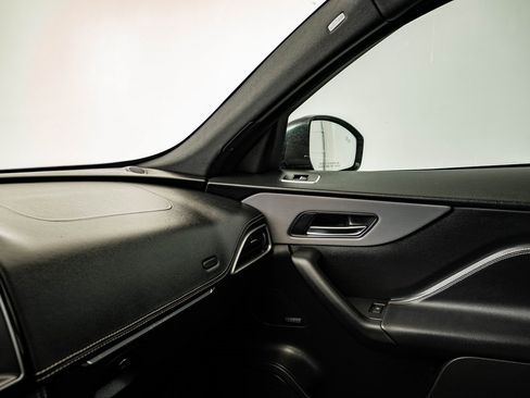 Used 2017 Jaguar F-PACE S image 28