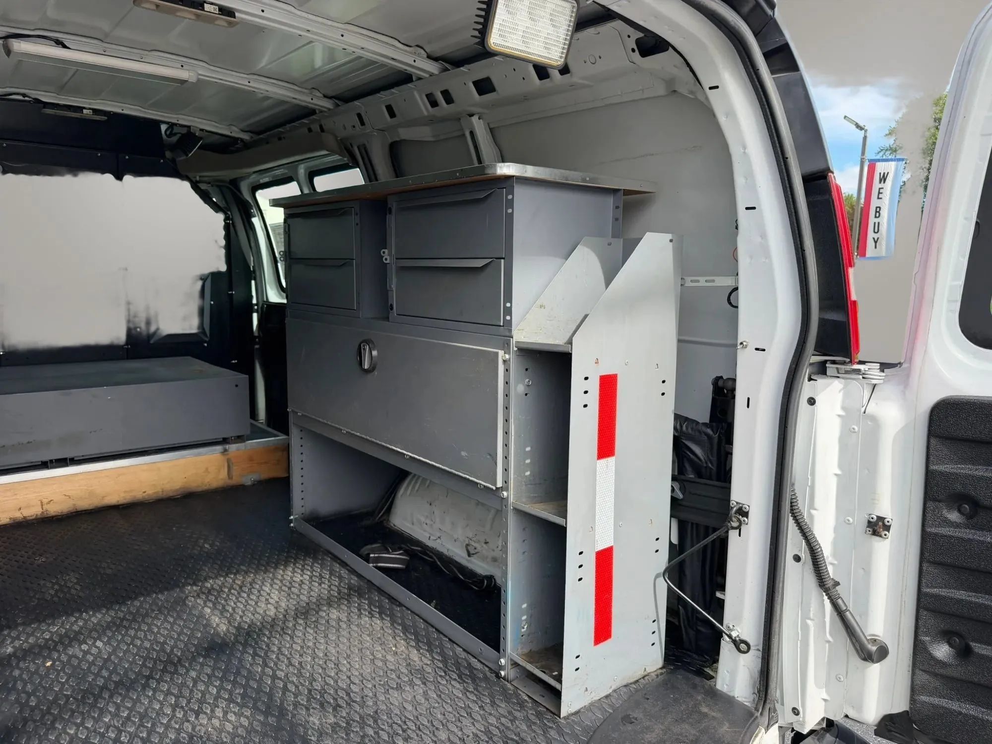 Used 2017 Chevrolet Express 2500 RWD image 27